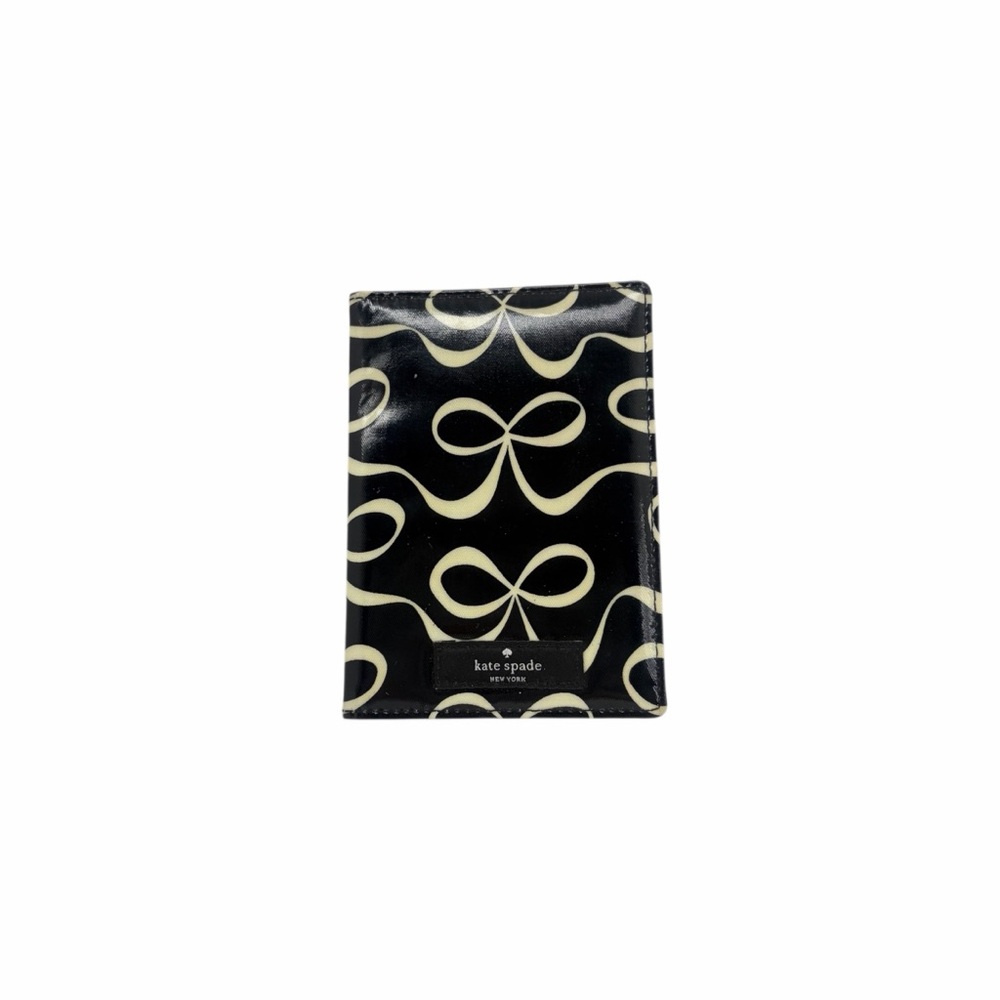 Kate Spade Daycation Bow Print Passport Holder